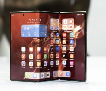 «Трикладушка» Samsung получит название Galaxy G Fold и 9,96-дюймовый экран — Android Authority  Тематический новостной ресурс Android Authority сообщает, что первая «трикладушка»  смартфон, который имеет гибкий экран с двумя изгибами и тремя составными частями  от корейского техногиганта Samsung будет называться Galaxy G Fold. Сообщается, что смартфон поступит в продажу в третьем квартале текущего года.  Читать далее