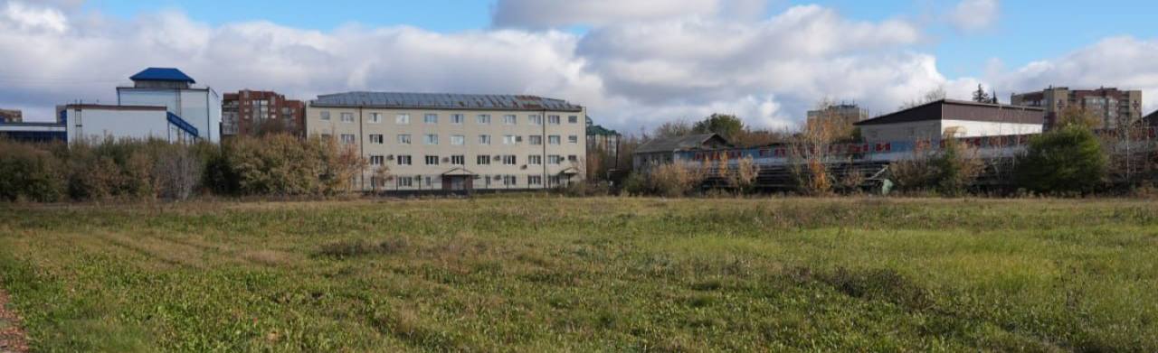 Восстановят старый стадион у ЖД вокзала На месте Локомотива появится площадка для легкоатлетов со шести и восьмиполосными дорожками секторами для метания ядер и копий Зимой арену превратят в каток с прокатом коньков раздевалками и зоной отдыха Как вам идея