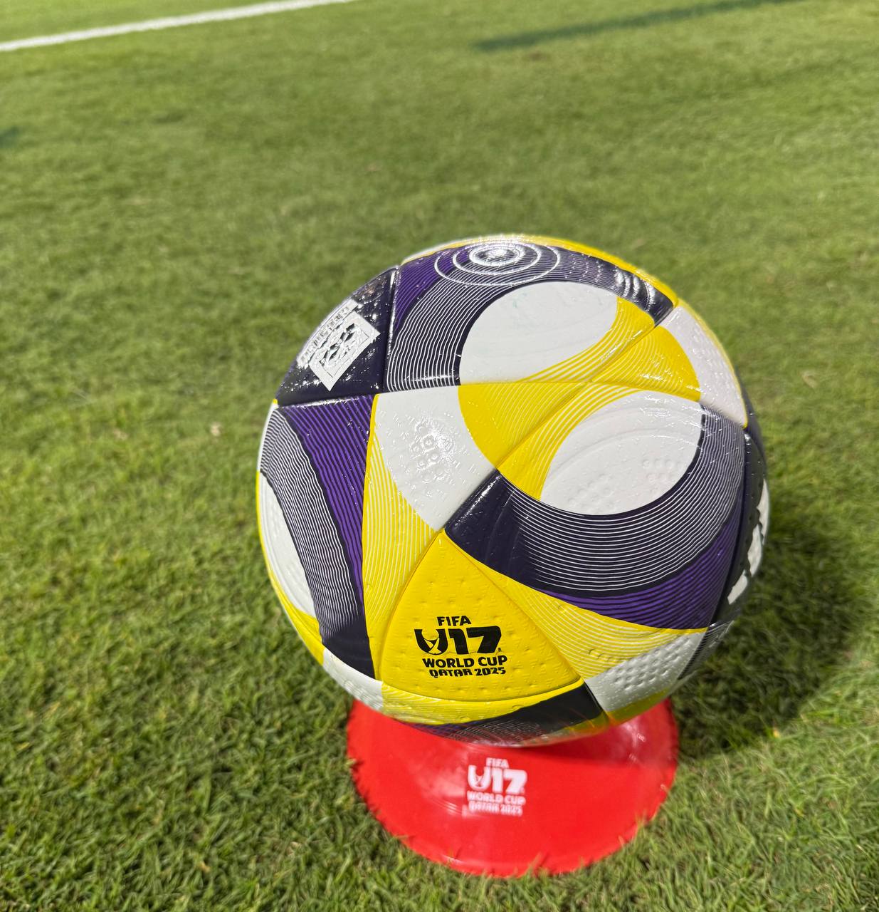 Сегодня на юношеском Кубке мира стартует сборная Узбекистана Первый матч против фаворита группы сборной Парагвая Начало матча в 16 00 по местному времени в 18 00 по ташкентскому Матч пройдет на поле номер 1   Обслуживать матч будет бригада в составе Рохит Саджи Йорген Валстадве Оле Андрес Хаукасен Хамза Эль Фарик Хамза Нассири На полчаса раньше на поле номер 8   начнется матч сборных Таджикистана и Чехии Эту игру обслужит бригада из Океании и Африки Бен Окваи Малаетала Саланоа Гарет Шихан Абду Мерифе Элейе Роблех