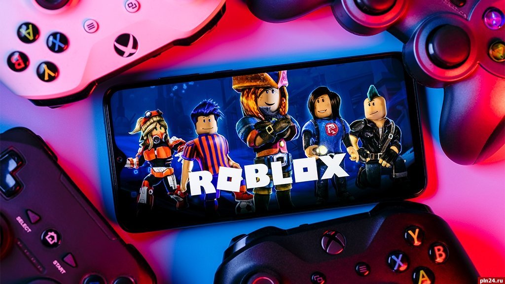 Роскомнадзор не видит оснований для разблокировки Roblox Роскомнадзор в начале декабря сообщил что заблокировал Roblox в России из за выявленных фактов массового и неоднократного распространения материалов с оправданием экстремистской и террористической деятельности призывов к совершению противоправных действий насильственного характера и пропаганды ЛГБТ тематики Скорее всего дело не в наличие оснований Roblox так то заявил что готов идти на условия Роскомнадзора Но видимо не время Любая разблокировка это прецедент для современной России Случись такое опять пойдут разговоры про оттепель и что разблокирует следом Но для оттепели время еще не настало Значит и Roblox будет заблокирован что бы там руководство компании не предпринимало на какие уступки бы не шло Движение ЛГБТ признано экстремистским и запрещено в России