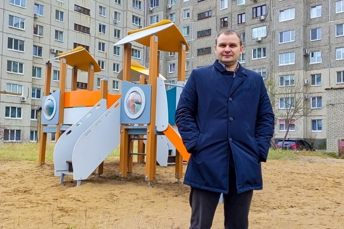 Orenday Оренбург У депутата из Новотроицка конфискуют две квартиры в Москве и дорогую иномарку Подтвердить легальность приобретения недвижимости мужчина не смог как и обжаловать приговор суда первой инстанции Бывший депутат Новотроицкого городского совета Евгений Кошкин лишится имущества на 38 миллионов рублей Прокуратура потребовала от мужчины объяснений по поводу доходов на которые он купил две квартиры в Москве и дорогостоящую иномарку Обвиняемый в коррупции Евгений Кошкин пытался сослаться на получение беспроцентных займов у третьих лиц но в результате проверочных мероприятий эта информация не подробнее на канале Orenday Оренбург