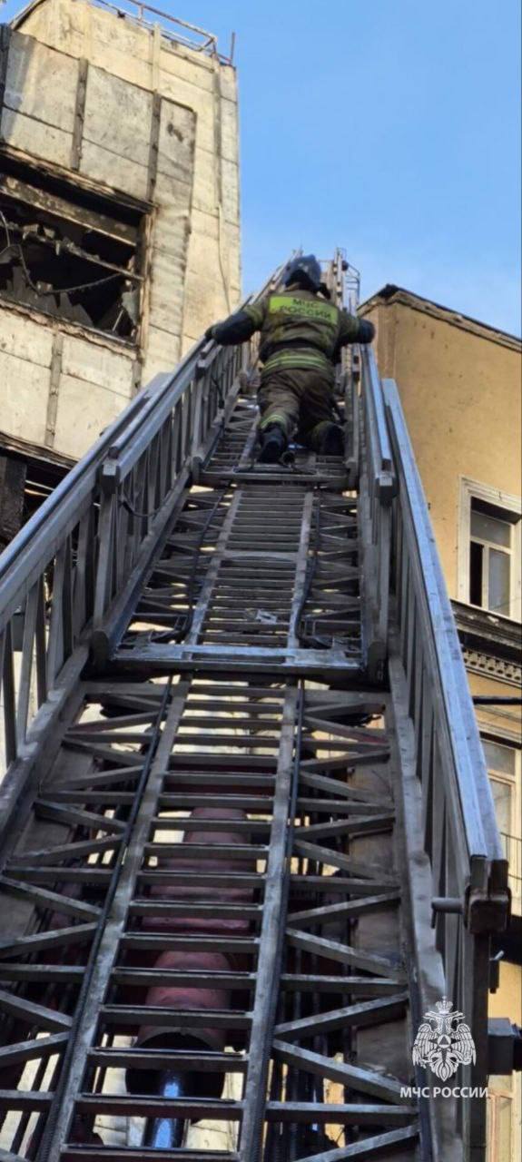 За неделю спасатели МЧС потушили 170 пожаров Также были спасены три человека. Зарегистрировано три пожара на землях лесного фонда и 48 загораний сухой растительности. Спасатели помогали ликвидировать последствия ДТП 40 раз, спасены четыре человека. На водных объектах зарегистрировано четыре происшествия, погибли три человека, один спасён. Работа Авто Глэмпинг Медицина