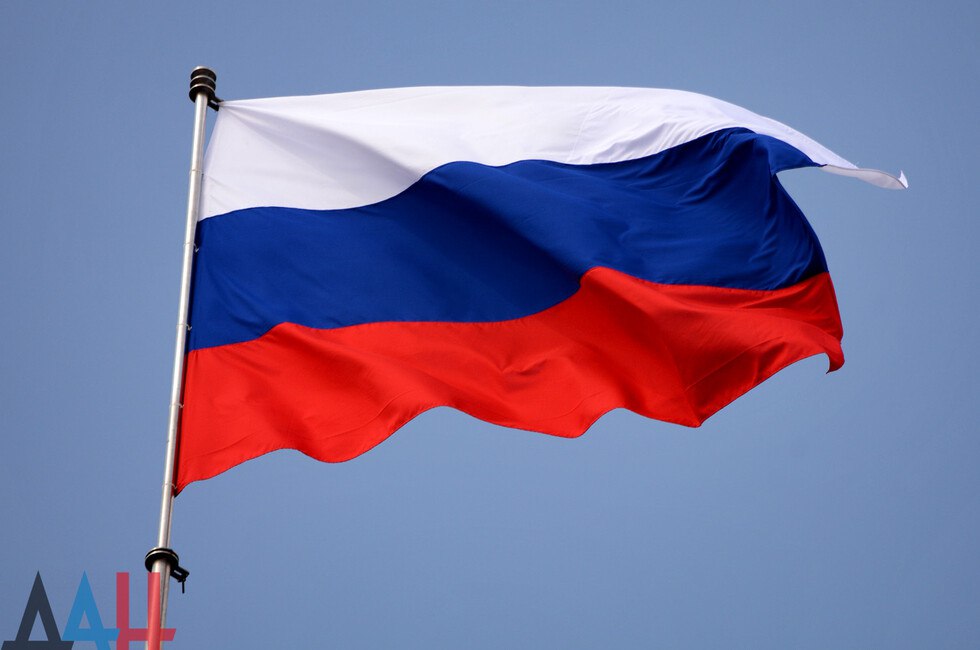 Возраст произнесения присяги новыми гражданами РФ снижен до 14 лет Соответствующий закон приняла Госдума и подписал Президент РФ Владимир Путин Ранее минимальный возраст для принесения клятвы составлял 18 лет   Подробности и текст присяги на нашем сайте молодежь  Подпишись на нас в MAX