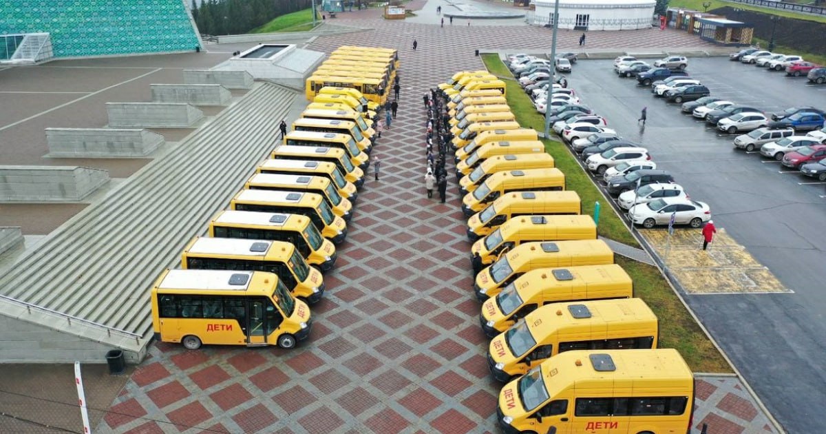 Башкирия к новому учебному году получит более 200 новых школьных автобусов Как сообщил министр просвещения Башкирии Ильдар Мавлетбердин церемония передачи ключей состоится в Уфе уже завтра Подпишитесь на ufa rb