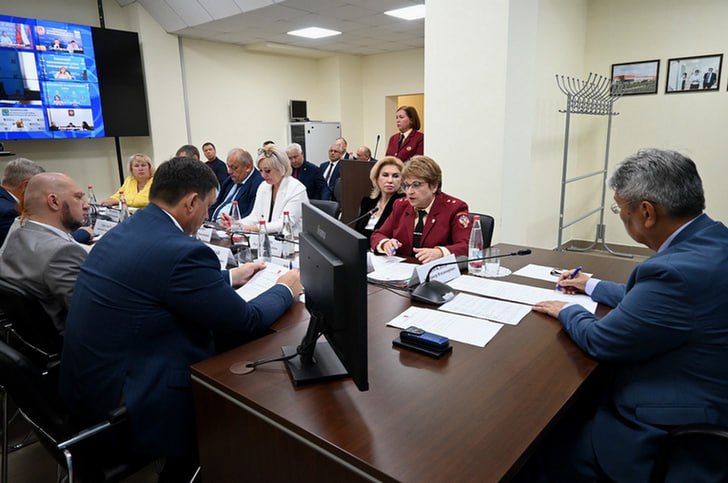 12 человек среди которых четверо детей заразились бруцеллезом в Волгоградской области в августе сентябре Вопрос рассмотрели на внеочередном заседании межведомственной санитарно противоэпидемической комиссии региона под председательством первого замгубернатора Александра Дорждеева сообщили в Управлении РПН Основной источник заболевания сырое молоко и молочная продукция купленные у частных лиц Подписаться