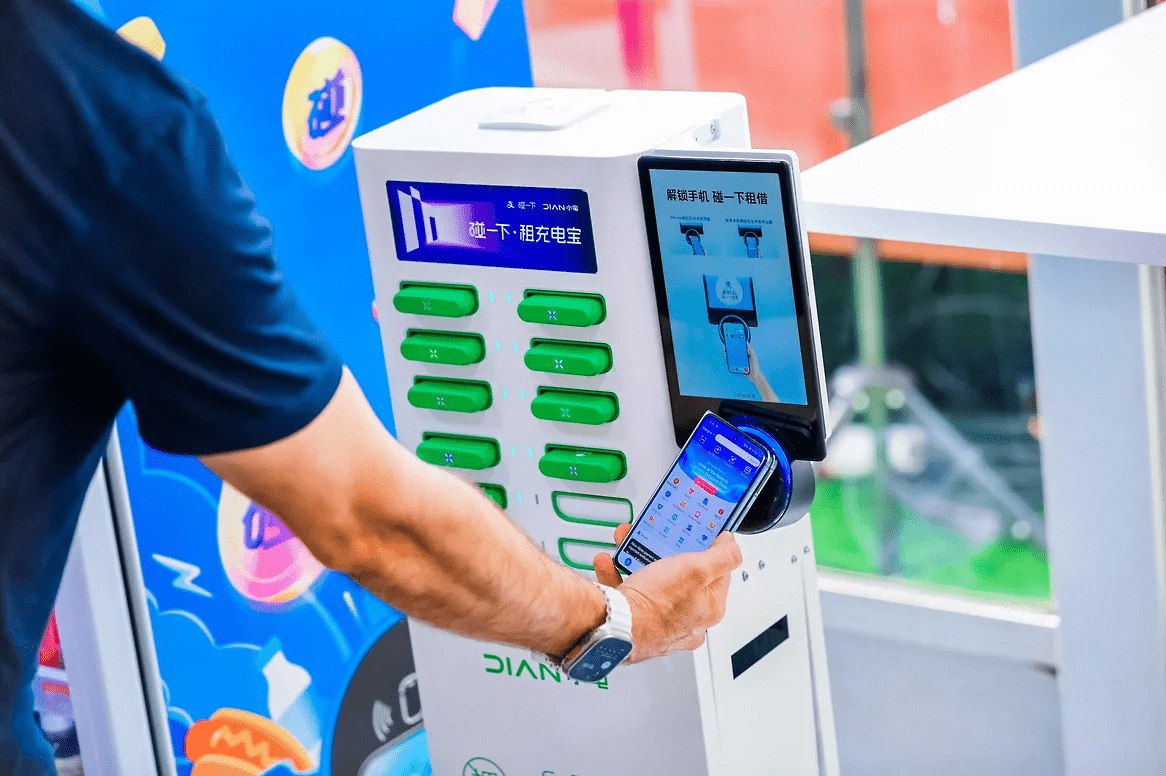 Новости воскресенья Сбер запустил оплату по QR коду Alipay в Китае В октябре 2025 го число сделок с готовым жильём в российских регионах с населением от 500 тысяч человек вросло на 31 6 год к году подсчитали в ЦИАН Средняя стоимость российского шампанского за год выросла на 10 2 до 565 9 рубля рассказали в Руспродсоюзе vc ru money 2624449