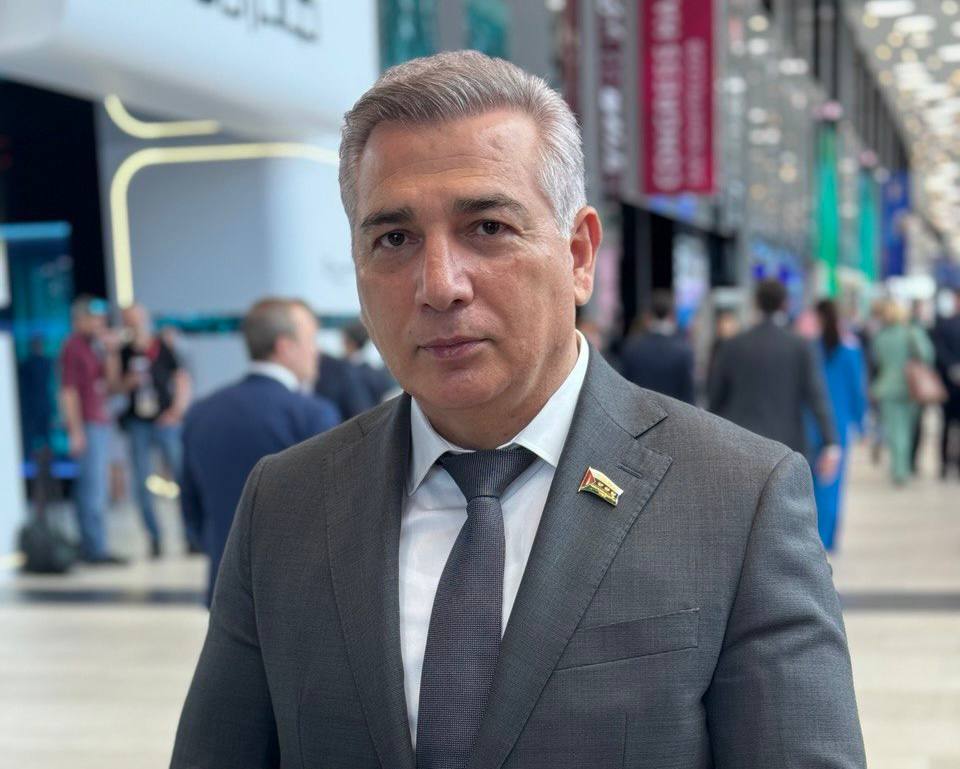 Эдуард Омаров вошел в состав президентского совета Владимир Путин подписал Указ о включении в состав Национального совета при Президенте Российской Федерации по профессиональным квалификациям, утвержденный Указом Президента Российской Федерации от 30 мая 2022 г. № 329" первого вице-президента Общероссийской общественной организации малого и среднего предпринимательства "ОПОРА РОССИИ" Эдуарда Закировича Омарова по согласованию . Документ опубликован на портале правовой информации и вступил в силу.