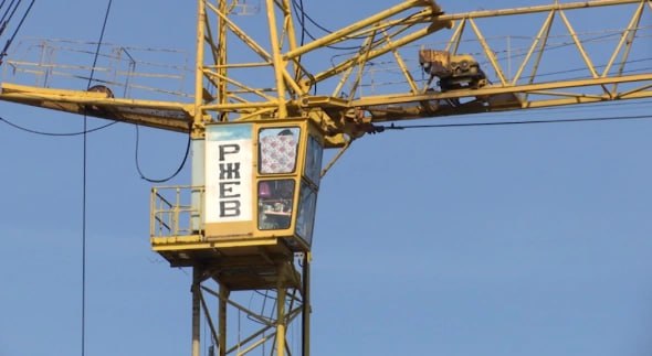 Пермский рынок в Заостровке может застроить девелопер Брусника Федеральный девелопер Брусника завершает сделку по приобретению оптово продовольственного рынка Прикамье который находится в Заостровке На данный момент объект принадлежит депутату городской думы Владимиру Плотникову и нескольким бизнесменам Размер сделки может составить более 2 млрд руб сообщает Ъ Прикамье В пресс службе застройщика планы по застройке рынка изданию не прокомментировали Так вблизи объекта застройку территории ведут Самолет и Девелопмент Юг rbc perm