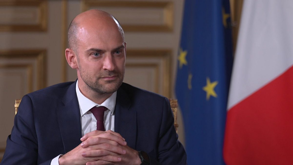 Министр иностранных дел Франции Жан-Ноэль Барро: Еврокомиссия может представить новый пакет антироссийских санкций до конца июня, Франция уже направила свои рекомендации на этот счет СТАРШИЙ ИНСПЕКТОР