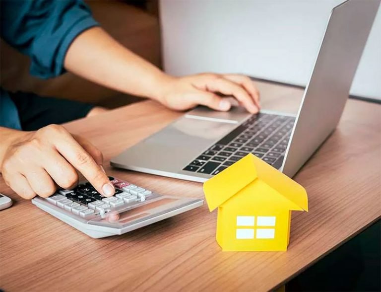 Минцифры продлило допсубсидирование IT ипотеки до конца года Минцифры по согласованию с правительством продлило до конца 2025 года период дополнительного субсидирования расходов банков по сопровождению IT ипотеки Для понимания до 1 мая финансовая составляющая вопроса сопровождения фактически лежала на самих гражданах но в мае этот баг пофиксили На текущий момент этой мерой поддержки воспользовались порядка 90 тыс человек В итоге по словам представителей Минцифры меры должны снизить дополнительные комиссии выставляемые банками при оформлении кредитных договоров   СофтТех