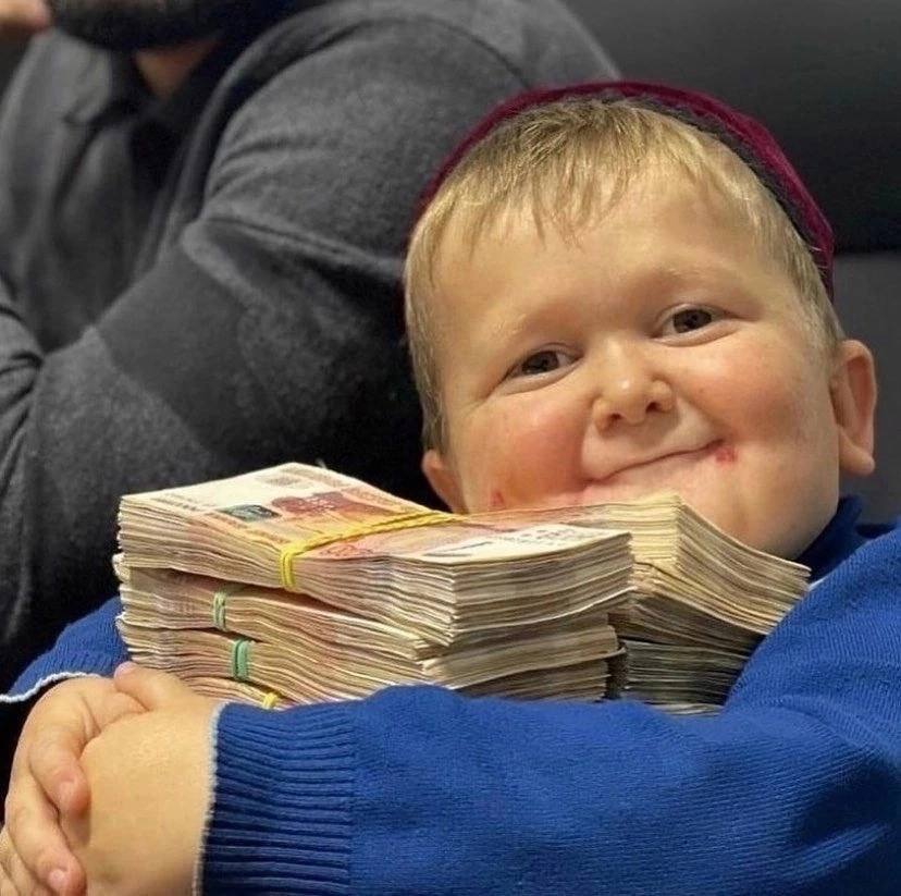 Реальные зарплаты в Татарстане выросли на 11,5% в годовом выражении Среднемесячная номинальная заработная плата в январе-феврале составила 78 142,8 рубля. Она увеличилась на 23,0% по сравнению с первыми двумя месяцами прошлого года. Вместе с тем в отдельно взятом феврале реальная зарплата татарстанцев выросла только на 10,7% в годовом выражении и даже сократилась на 1,6% в месячном. В свою очередь номинальная зарплата жителей республики в феврале увеличилась на 22,5% год к году, но уменьшилась на 0,6% месяц к месяцу. В феврале прошлого года номинальная зарплата почти не выросла, а реальная сократилась, но не так сильно, как в текущем году.