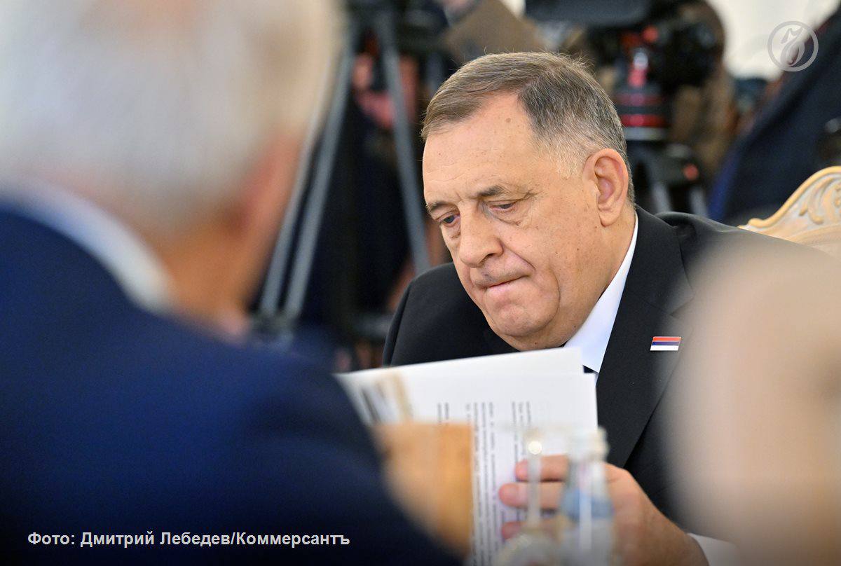 США сняли санкции с Милорада Додика и связанных с ним лиц следует из сообщения Минфина США Как уточняется из списка также были исключены его дети Горица и Игорь представители руководства боснийских сербов и связанные с лидером боснийских сербов юрлица включая телеканал ATV США ввели санкции в отношении господина Додика в 2017 году Его обвинили в коррупции дестабилизации Боснии и Герцеговины и подрыве Дейтонских соглашений 1995 года Подписывайтесь на Ъ Оставляйте бусты