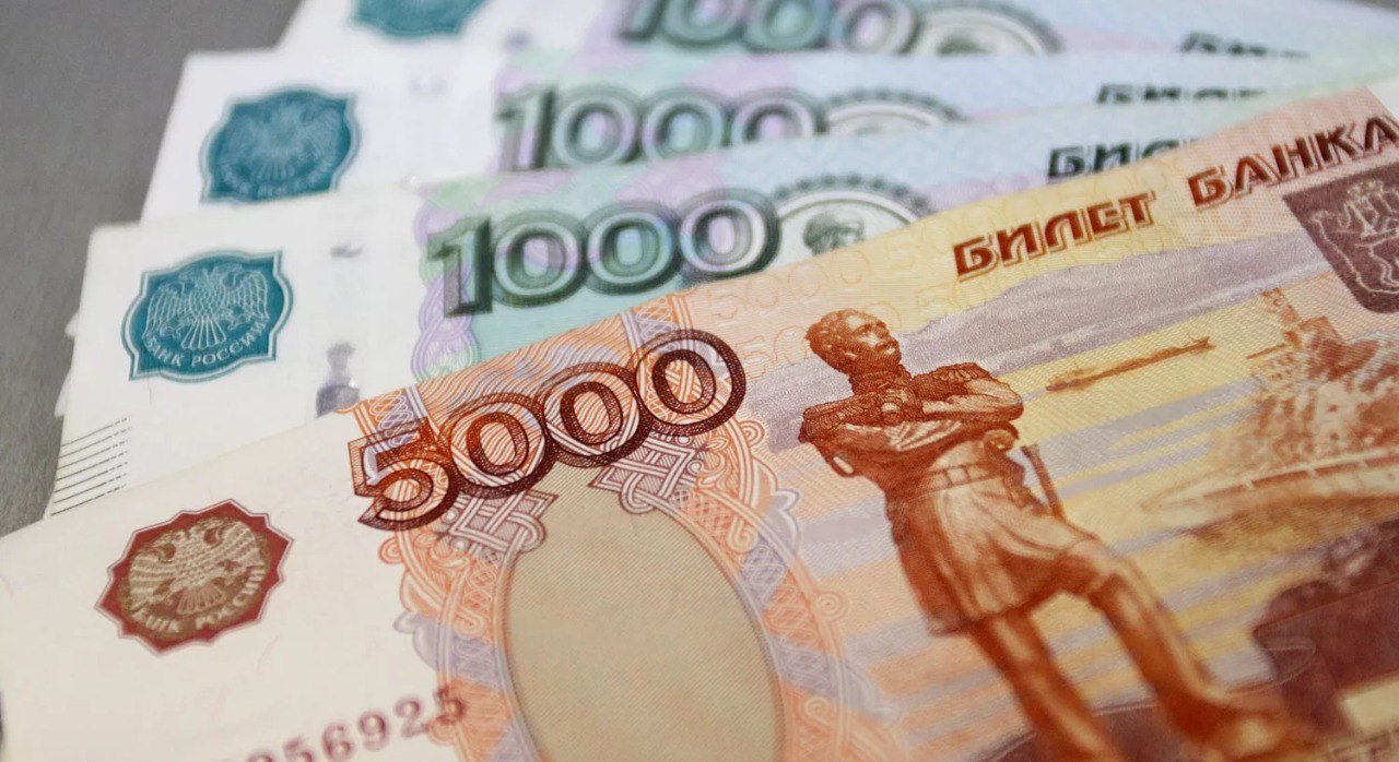 В ЛНР выделили 1 миллиард рублей для погашения зарплат работникам ТЭК и угольной отрасли Правительство ЛНР приняло решение выделить более 1 млрд рублей на погашение задолженности по заработной плате для ООО ТЭК Родина и ООО Торговый Дом Донские угли Выплаты начнутся уже на этой неделе Сотрудники смогут получить свои деньги после оформления необходимых документов