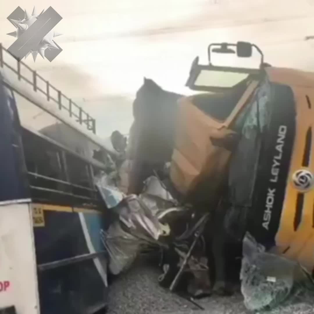 Столкновение автобуса и грузовика в Индии: 20 погибших и 18 пострадавших