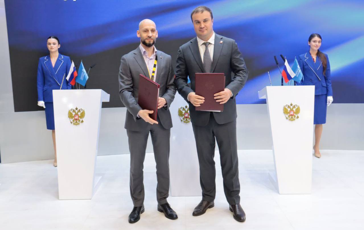 На полях ПМЭФ встретились с генеральным директором компании «Вымпел-Коммуникации» БиЛайн Сергеем Николаевичем Анохиным. Обсудили строительство инфраструктуры в малых населенных пунктах региона и возможность внедрения телемедицинской информационной системы. Отмечу, что в 2024 году компания «ВымпелКом» запустила 32 новых объекта связи в стандартах 2/4G в Омской области. В рамках программы «УЦН 2.0» была обеспечена связь в 78 малых населённых пунктах. Все достигнутые с компанией договоренности закрепили в соглашении о сотрудничестве.