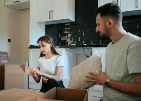 В Узбекистане в рамках ипотечной программы для молодых семей государство компенсирует часть процентной ставки по кредитам превышающую 14 ключевая ставка Центробанка Об этом заявил президент Шавкат Мирзиёев Также он обозначил меры по поддержке молодежи расширение инклюзивного лагеря Поделись мнением Voice Up в каждый регион конкурсы проекта Рост и развитие Upshift в медиа дизайне ремеслах производстве и инновациях с финансированием 40 лучших стартапов на 2 млрд сумов 163 4 тыс Подробнее на нашем сайте Актуальные новости из Центральной Азии fergananews