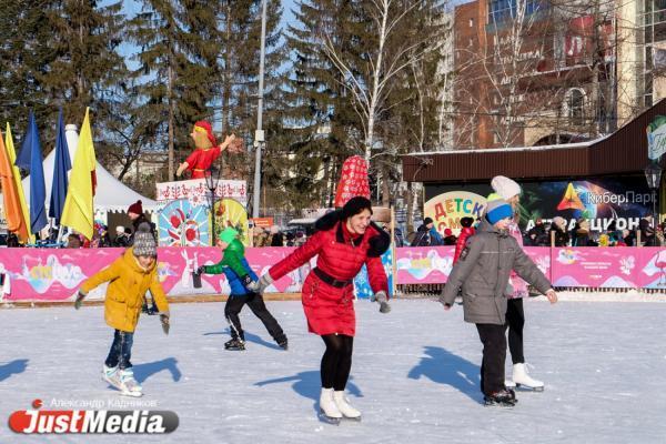 В ЦПКиО имени Маяковского закрыли каток на неделю раньше, чем планировалось. Объект, как и каток на площади 1905 года, работал последний день 9 марта.  «Состояние льда и прогноз погоды сообщают нам, что каток работает 9 марта последний день», — сообщают в парке.  Ориентировочная дата закрытия горки 17 марта, но, возможно, это произойдет раньше. Каток также изначально планировалось закрыть лишь в следующий понедельник.