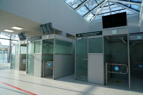 Пассажиропоток через мост Благовещенск Хэйхэ составил за год 120 000 человек 10 декабря 2024 года было запущено пассажирское движение по мосту Благовещенск Хэйхэ Общий пассажиропоток через мост за год с этой даты по 10 декабря 2025 го составил 120 тысяч человек пишет Biang ru со ссылкой на СМИ Хэйхэ Пассажиропоток значительно вырос после введения безвизового режима для граждан КНР в РФ 1 декабря и для граждан РФ в КНР 15 сентября достигнув пика в 677 пассажиров в сутки Поток российских туристов в Хэйхэ вырос на 42 Также отмечается что за все время эксплуатации по мосту проехало 140 тысяч транспортных средств грузооборот превысил 1 6 миллиона тонн Подписывайтесь на Порт Амур в МАХ