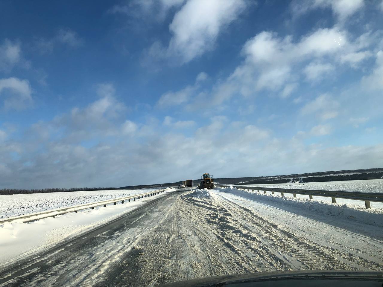 Открыто движение для всех видов транспортных средств Подведомственное Росавтодору ФКУ УПРДОР Нижне Волжское информирует что 14 декабря 2025 г с 14 ч 00 мин время местное отменено временное ограничение движения для грузовых и маршрутных транспортных средств на федеральных трассах Саратовской области А 298 а д Р 208 Тамбов Пенза Саратов Пристанное Ершов Озинки граница с республикой Казахстан на участке с км 36 250 по км 272 000 Р 228 Сызрань Саратов Волгоград на участке км 47 000 км 428 600 Р 22 Каспий а д М 4 Дон Тамбов Волгоград Астрахань на участке с км 549 000 км 729 594 Р 158 Нижний Новгород Арзамас Саранск Исса Пенза Саратов км 516 100 км 616 914 В связи с улучшением погодных условий