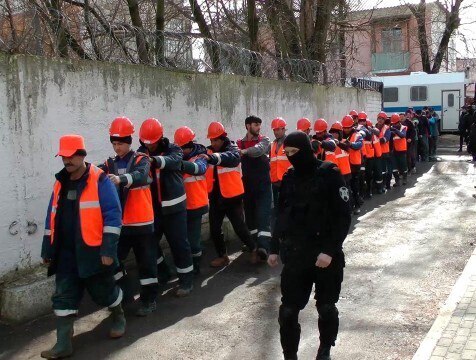 Шапша обсудил регулирование трудовой миграции на заседании Госсовета Владислав Шапша провёл заседание комиссии Госсовета по направлению Кадры в Москве Главной темой стало регулирование трудовой миграции и обеспечение безопасности общества http gtrk kaluga ru news politika news 58807