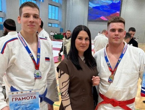 32 медали завоевали спортсмены области на всероссийских соревнованиях по джиу-джитсу Калуга принимала всероссийские соревнования по джиу-джитсу среди сотрудников силовых структур и ведомств Российской Федерации. Наш регион представили воспитанники калужских спортклубов и спортивных учреждений Юхнова, Льва-Толстого и Козельска. В общей сложности они завоевали 32 медали.