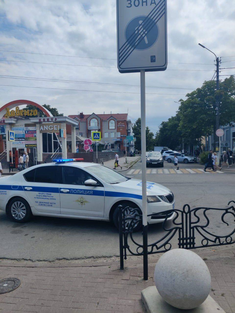 В Ейске ГИДББ начала наводить порядок С сегодняшнего дня сотрудники ГИБДД начали усиленно работать по соблюдению водителями правил дорожного движения. Особое внимание будет уделяться проезду под запрещающие знаки и стоянке в неположенных местах. Любителям бросать свое авто где попало теперь стоит подумать перед тем, как нарушать ПДД. В Ейске опять начал работать эвакуатор. Александр Дорошенко, депутат Ейского городского Совета