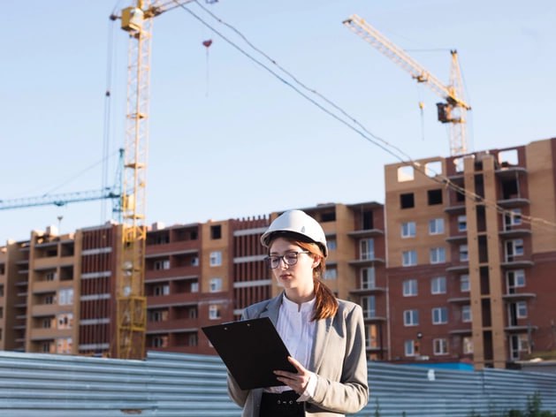 Ввод жилья в Нижегородской области сократился на 13 с начала года По итогам января ноября 2025 г в Нижегородской области было введено около 1 6 млн кв м жилья Это на 13 3 меньше чем в аналогичный период прошлого года следует из материалов Росстата В целом по Приволжскому федеральному округу общий показатель снизился 8 7 всего введено 16 24 млн кв м жилья по России на 2 4 около 91 6 млн кв м Деловой квартал НН