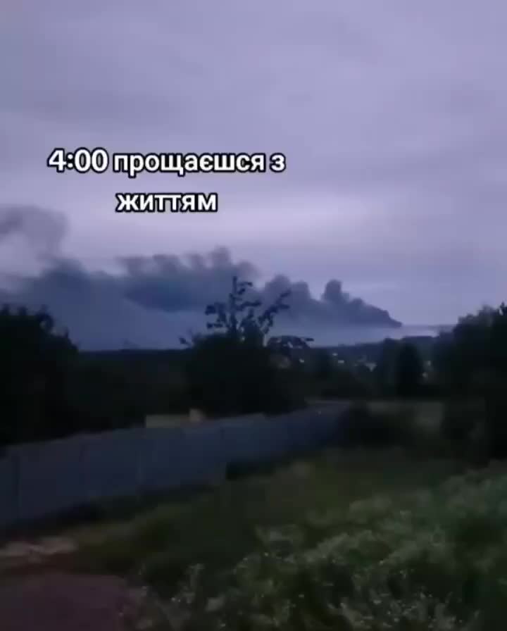 Дрогобыч: два крупных пожара продолжают гореть после ракетного удара