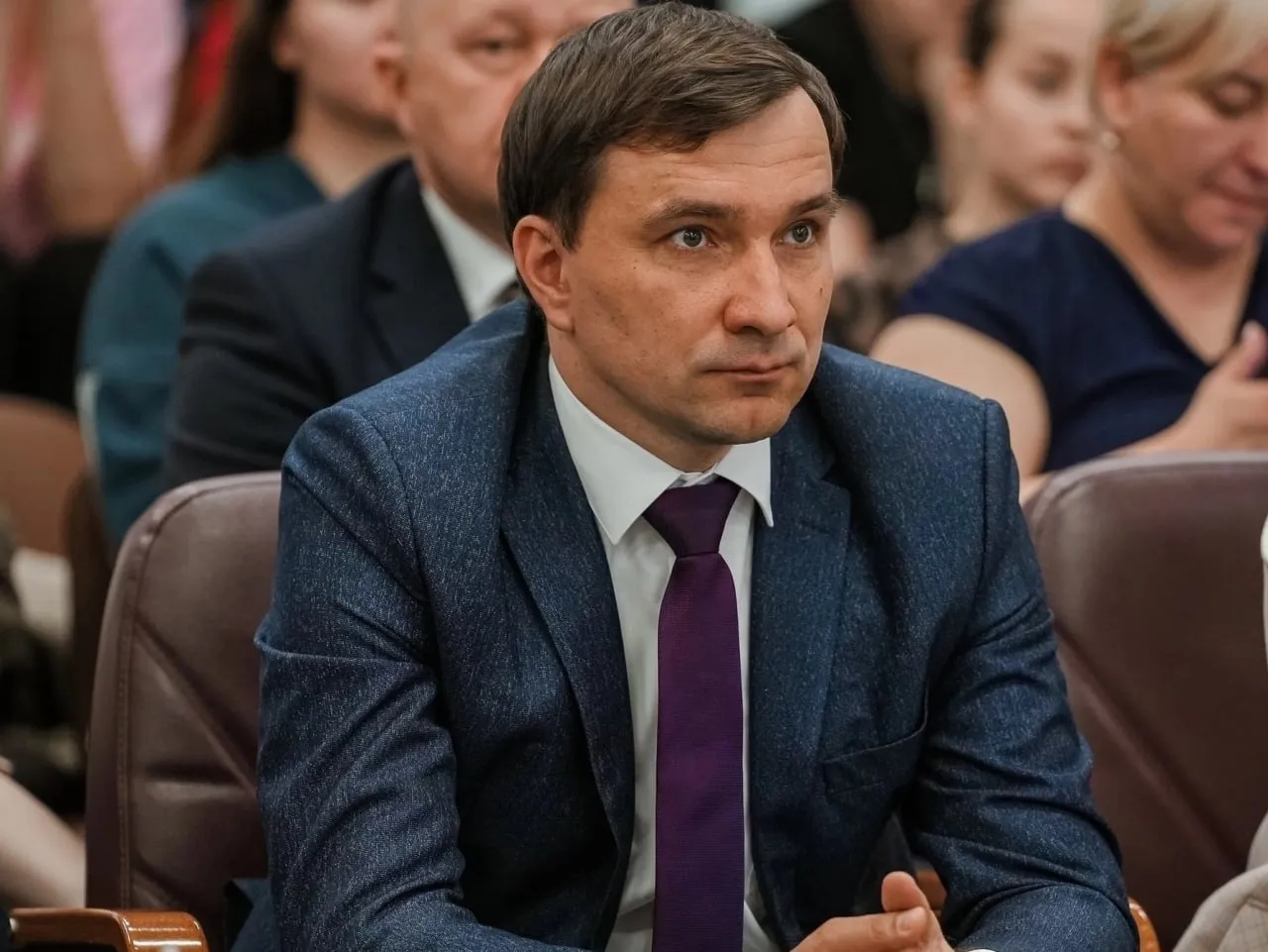 Министр спорта Денис Петровский покинул свой пост Распоряжение подписал губернатор Красноярского края Михаил Котюков Временно исполнять обязанности министра спорта будет Марк Пнев Денис Петровский станет советником губернатора рассказали в правительстве края Оставить обращение   Telegram замедляют подписывайтесь на нас в Макс