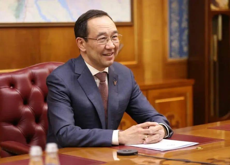 Глава Якутии вошел в топ 5 национального рейтинга руководителей субъектов РФ Глава Якутии Айсен Николаев сохранил 4 е место в Национальном рейтинге губернаторов опубликованном Центром информационных коммуникаций Рейтинг за сентябрь октябрь 2025 года Особо эксперты отметили роль Айсена Николаева в развитии одного из драйверов региональной экономики IT сферы Глава Якутии представил два прорывных проекта на конференции Российские международные креативные сезоны RICS рассказав об опыте региона в развитии креативной экономики ulusmedia Читайте нас в MAX