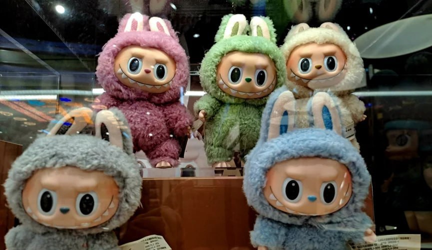 Создатель игрушек Labubu Ван Нин вошел в десятку самых богатых китайских миллиардеров Его состояние оценивается в 22 3 млрд свидетельствует рейтинг Forbes radiomirby