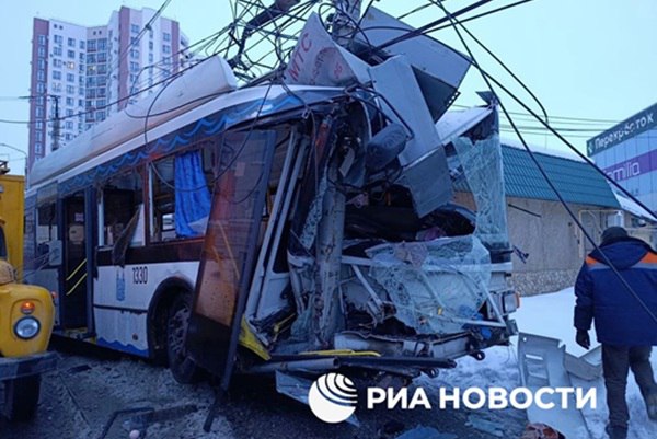 В Энгельсе возбудили уголовное дело после аварии с участием троллейбуса Как сообщили в СКР производство открыли по статье о предоставлении услуг не отвечающих требованиям безопасности Подписаться на Говорит Москва Telegram VK MAX