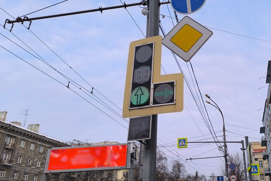 Навигатор будет предупреждать новосибирцев о смене режима светофора Министерство транспорта и дорожного хозяйства Новосибирской области и компания 2ГИС запустили новый цифровой проект Теперь навигатор в режиме реального времени отображает актуальные сигналы и таймеры светофоров на дорогах областного центра В Мин трансе области рассчитывают что это снизит риск опасных манёвров на дорогах города Подробнее читайте по ссылке INFOPRO54 Фото редакции Infopro54 автор Оксана Мочалова