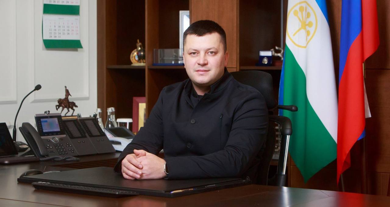 Ратмир Мавлиев занял третье место в рейтинге мэров России по итогам года Он уступил только мэру Грозного и Сергею Собянину Специалисты подчеркивают молодость энергию требовательность и высокие организаторские способности Мавлиева Эксперты отмечают его инициативность самостоятельность и творческий подход при решении городских проблем