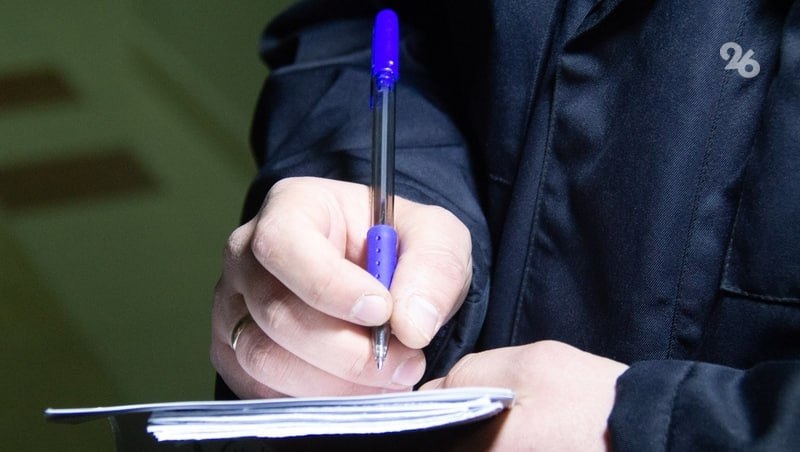 Следком разбирается в смерти ребёнка от инсульта в санатории Ставрополья Обстоятельства смерти двухлетней девочки в одном из санаториев Ставрополья проверяет региональное управление следкома Об этом Победе26 сообщили в пресс службе ведомства По данным из соцсетей брат малышки лечился в больнице от туберкулёза за ним ухаживала мама После профилактического лечения двухлетнюю девочку и её старшую сестру отправили в ставропольский санаторий Через несколько дней утром матери сообщили что младшая дочь умерла Вскрытие показало что причина смерти инсульт В следкоме по Ставрополью назначены необходимые судебные экспертизы чтобы выяснить все обстоятельства смерти двухлетней девочки Назначены необходимые судебные экспертизы по результатам проведения которых будет принято окончательное решение сообщили в ведомстве Подпишись на Победу26 в Max