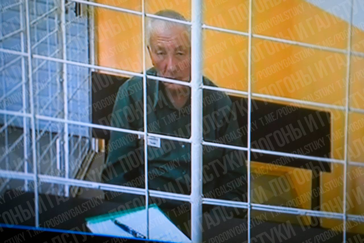 Бывший вице-мэр Екатеринбурга Контеев выходит на свободу. Прокуратуре не удалось оспорить решение Тагилстроевского районного суда, который ранее постановил отпустить Контеева из колонии условно-досрочно. От дальнейшего отбывания наказания Контеев освобожден – ему оставалось сидеть 6 лет и три месяца. Контеева задержали в 2011 году, обвинили в вымогательстве и организации заказных убийств, в 2014-м приговорили к 18 годам колонии строгого режима. Позднее экс-чиновнику добавили тюремный срок за вымогательство и покушение на коммерсанта. Главный политический канал Урала