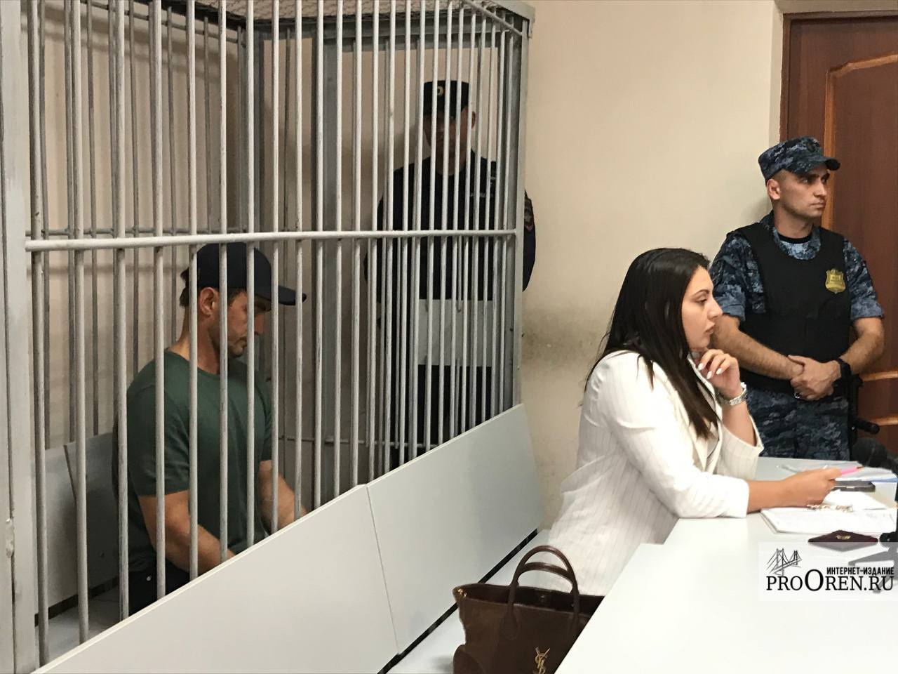 Следствие: Заур Шипилов выезжал в Турцию для «коронации» #Про_Криминал Следователи сообщили, что Заур Шипилов выезжал в Турцию. Там, по версии следствия, он прошёл процедуру посвящения в «воры в законе». Сам Шипилов отрицал этот факт. По его словам, у него много родственников в Турции и Азербайджане. В Оренбурге он работает в строительной компании оператором ленточного оборудования. У него есть семья — жена и трое детей.