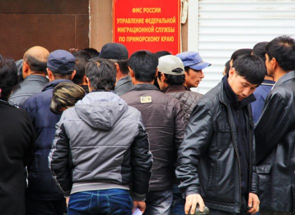 В России могут ввести обязательное медицинское страхование для мигрантов Мигрантов обяжут получать полис ДМС Читать подробнее на сайте...