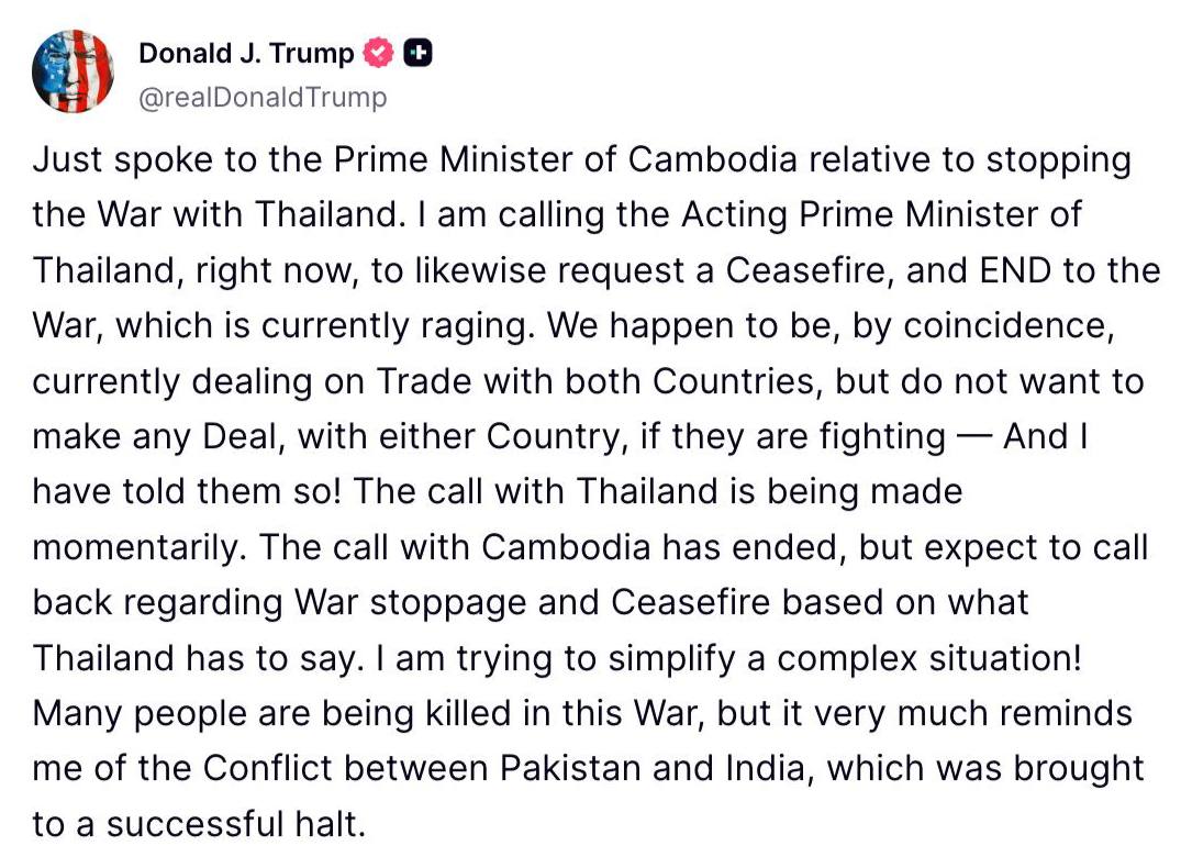Президент США Дональд Трамп активно вмешивается в урегулирование конфликта между Таиландом и Камбоджей. Он сообщил о проведении телефонного разговора с премьер-министром Камбоджи и выразил намерение связаться с исполняющим обязанности премьер-министра Таиланда. Целью этих переговоров является достижение прекращения огня и окончания военных действий между двумя странами. Трамп подчеркнул, что текущие торговые переговоры с Таиландом и Камбоджей не будут продолжены до тех пор, пока обе страны не прекратят военные действия. Он выразил надежду на скорое решение конфликта, сравнив его с ранее разрешенным конфликтом между Пакистаном и Индией.