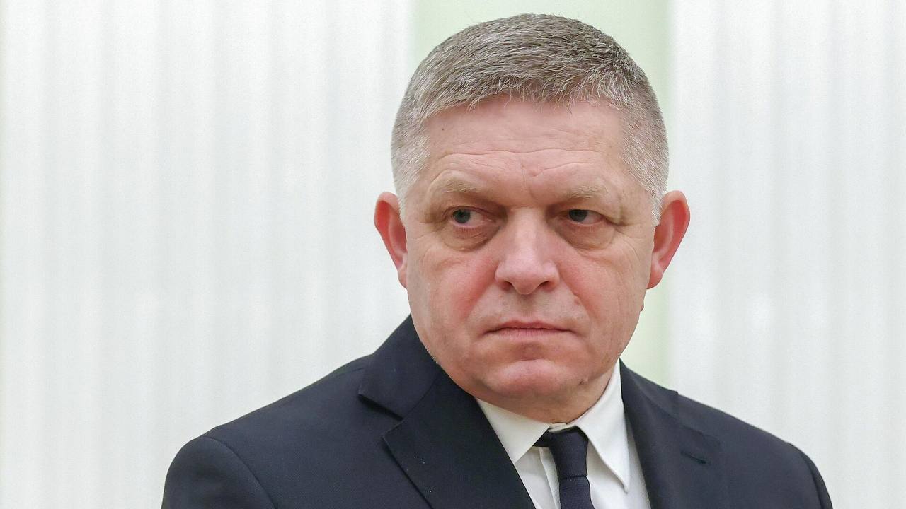 Словакия вновь попытается заблокировать следующий, 19-й пакет санкций против России, заявил премьер Фицо "Братислава не видит оснований менять свою позицию и намерена действовать так же, как с 18-м пакетом", — сказал Фицо.