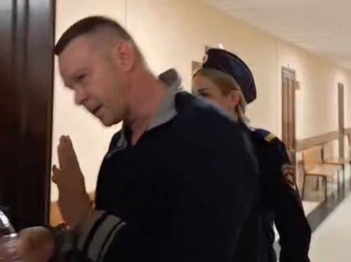 Ещё один главный редактор рязанского СМИ задержан за вымогательство В Рязани проходит судебное разбирательство по делу журналиста и главного редактора издания «Своя колокольня» Михаила Комарова. ↗ Прислать новость Подписаться