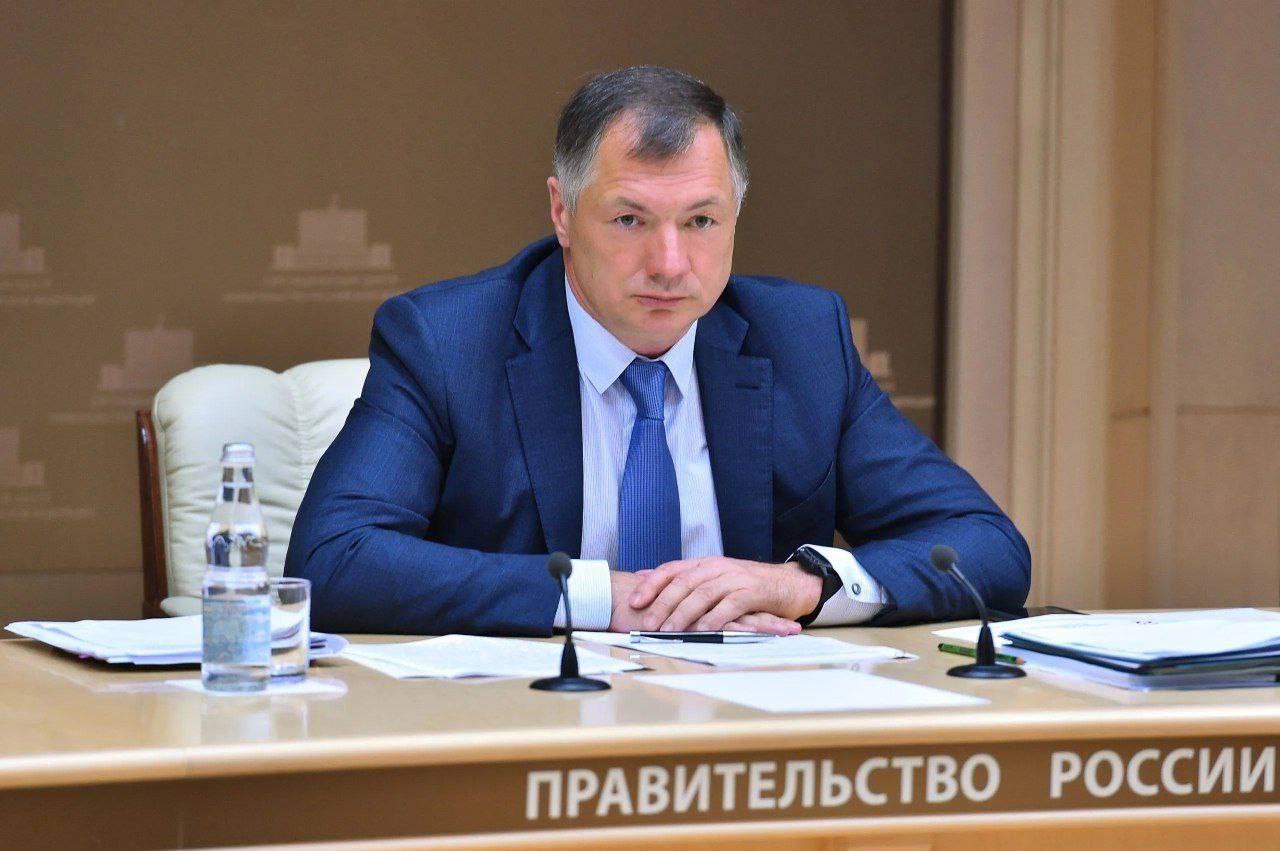 Бурятия стала лидером по исполнению госпрограмм. Такой итог озвучил на заседании президиума Правительственной комиссии по региональному развитию зампред Правительства РФ Марат Хуснуллин. Речь идет о программах модернизации коммунальной инфраструктуры, строительства жилья, школ и больниц и многого другого. Бурятия лидирует и находится в «зеленой зоне» по всем 22-м программам. Дальше идет Рязанская область 21 программа , а затем Калужская, Саратовская и Омская области, а также Татарстан — у всех по 20 программ в «зеленой зоне».