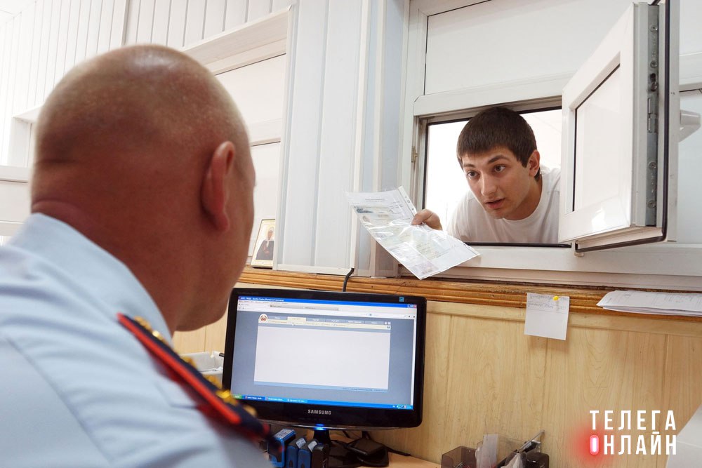 Не сдал автоматом  ГАИ будет проверять иностранцев по реестру контролируемых лиц перед экзаменами на автомобильные права.   Нет оснований для пребывания в стране — нет и прав.