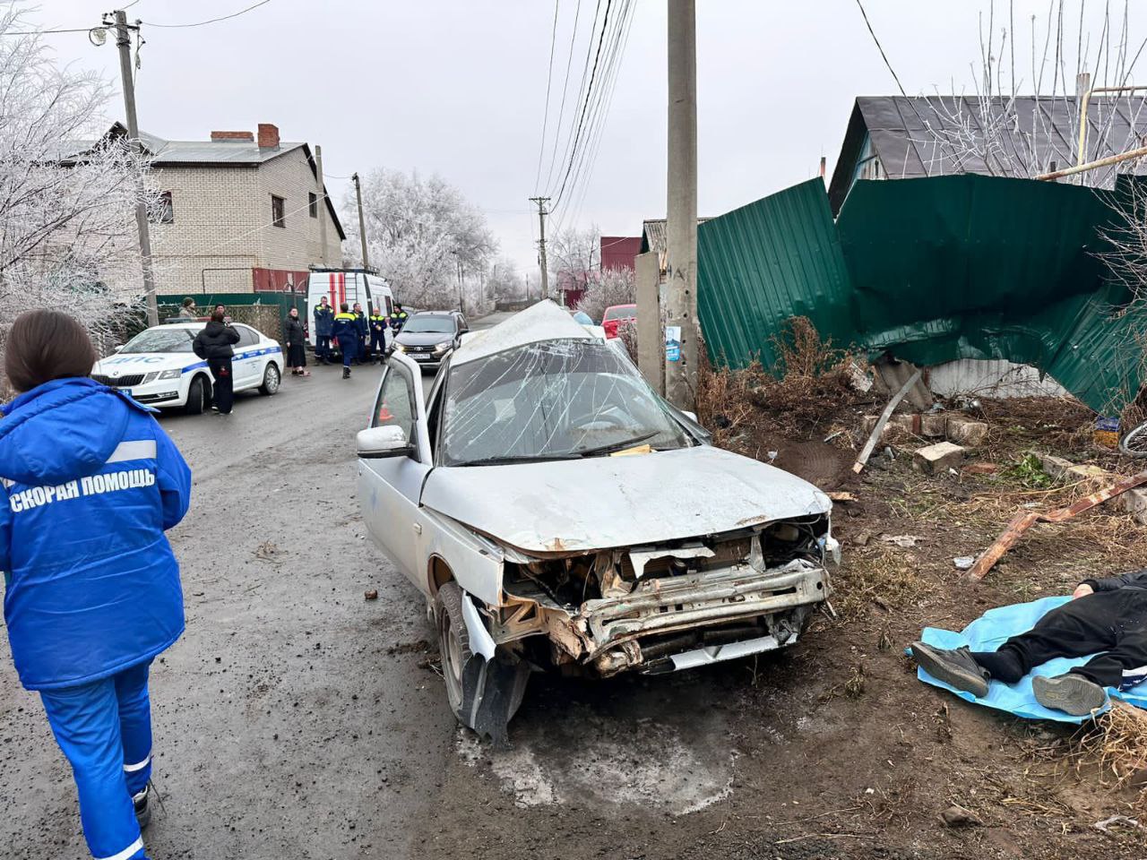В Орске 18 летний парень погиб в ДТП Он не справился с управлением и влетел в ЛЭП Про Происшествия Смертельная авария произошла сегодня около 11 часов дня на улице Кирпичной сообщают в региональном УМВД По информации ведомства 18 летний водитель на ВАЗ 2110 проезжая со стороны улицы Вокзальное шоссе в сторону улицы Бабушкина не справился с управлением и на скорости влетел в электроопору В результате ДТП парень скончался на месте В настоящее время устанавливаются все обстоятельства произошедшего по результатам проверки будет принято процессуальное решение отметили в полиции Фото региональное УМВД oren4oren