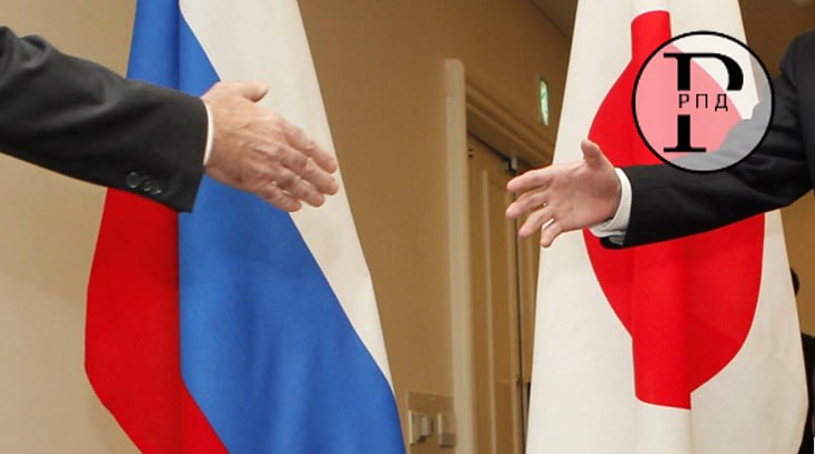 Посольство России в Японии впервые с 2021 года примет участие в церемонии в Нагасаки по случаю годовщины американских атомных бомбардировок Об этом сообщили в российском диппредставительстве. Подобные дипломатические сигналы имеют колоссальное значение. Особенное прочтение им придает пренебрежительное сравнение Трампом его удара по ядерным объектам в Иране с уничтожением армией США при помощи атомных бомб двух японских городов Хиросима и Нагасаки.