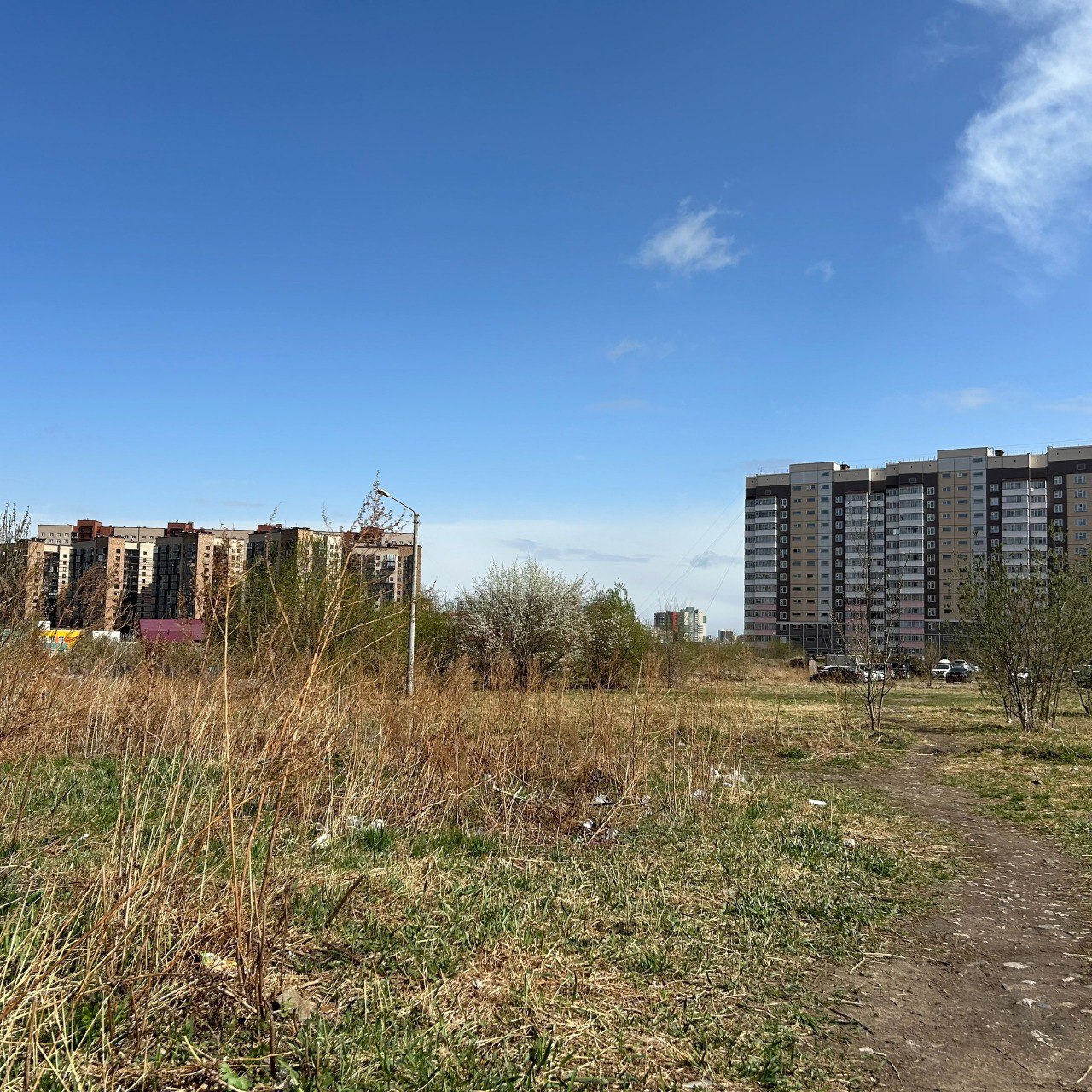 Новости департамента градостроительства. Завершаются изыскательские работы по школе в Покровке. Подрядчик подготовил соответствующий отчет, а также направил на согласование в Управление капитального строительства планировочные решения и схему технологического оборудования. Новая школа на 1280 мест расположится в районе дома по ул. Чернышевского, 118. В скором времени будет готов эскизный проект фасадов здания. В октябре планируется завершить проектирование и передать документацию в госэкспертизу. При наличии средств строительств школы начнется в 2026 году.