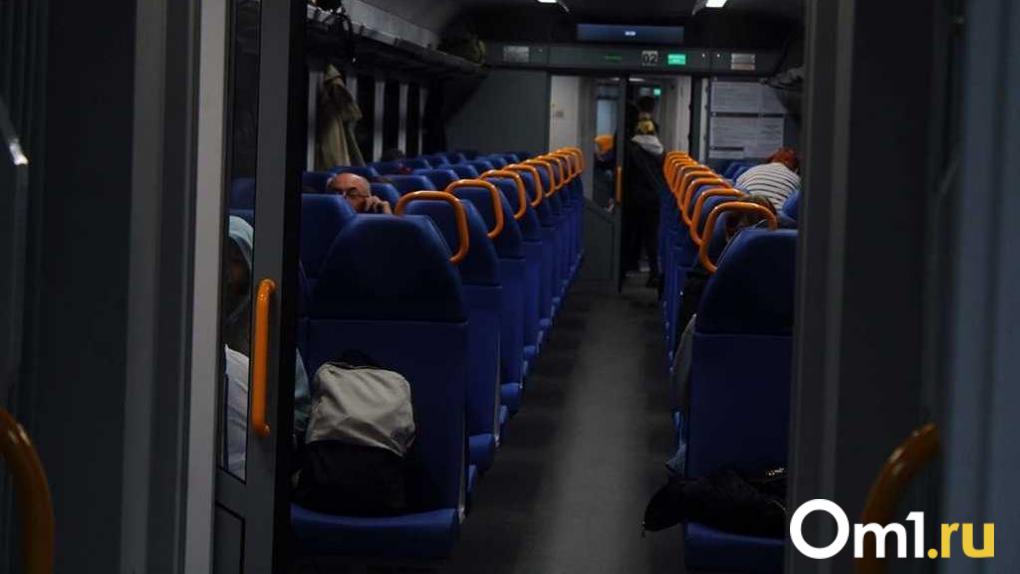 В Омской области запустят прямую электричку до Новосибирска Электропоезд под номером 7142 будет отправляться со станции Колония в селе Ивановка Протяжённость маршрута составит 504 километра что сделает его самым длинным в регионе Ожидается что новый маршрут начнёт свою работу в 2026 году сообщает Sib fm со ссылкой на пресс службу РЖД Om1 Омск в MAX