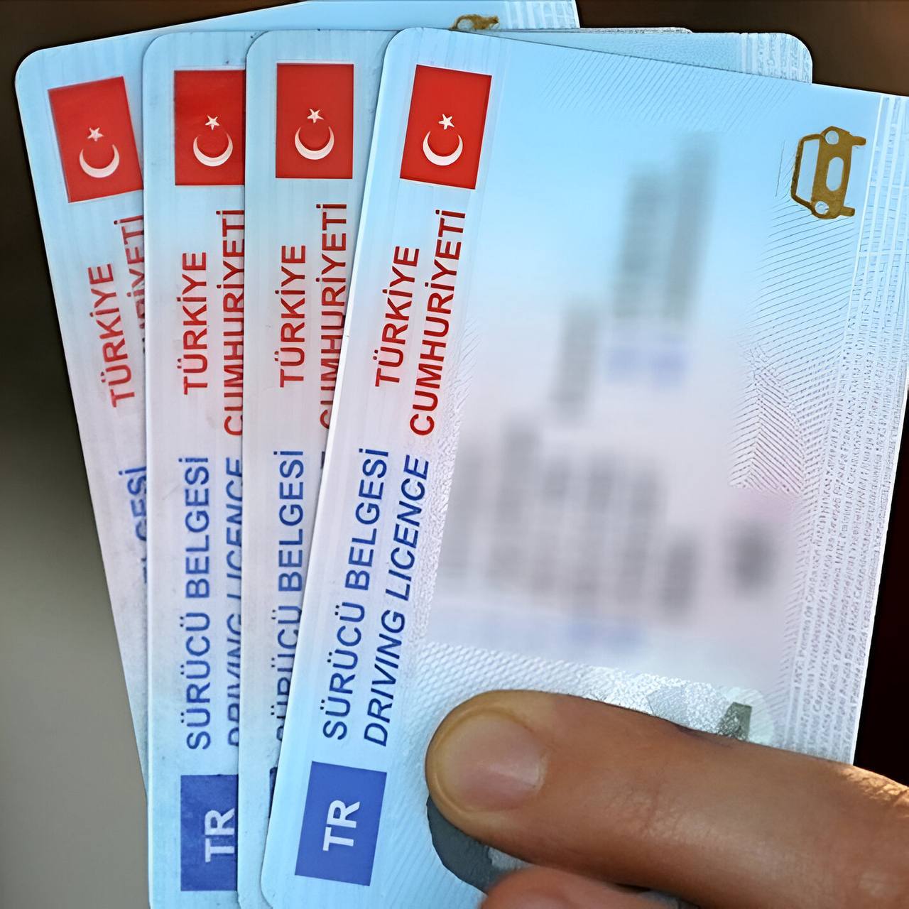 Плата за продление водительских прав которая составляла 15 лир с 1 ноября увеличится до 7438 лир