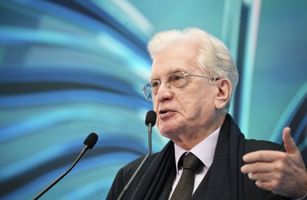 Михаил Мишустин переназначил Михаила Пиотровского на должность генерального директора Государственного Эрмитажа сообщается на сайте кабмина Подпишись на Говорит Москва