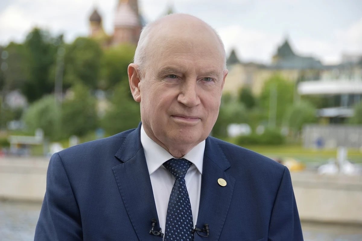 В СНГ создают Международную организацию по русскому языку Штаб квартира новой структуры будет расположена в Сочи Генеральный секретарь Содружества Сергей Лебедев заявил что организация станет объединяющим вектором сотрудничества на пространстве СНГ Он уточнил что структуры СНГ не являются исполнителями в проекте До формирования секретариата его функции временно выполняет МИД России В настоящее время представители шести стран учредителей Беларуси Казахстана Кыргызстана России Таджикистана и Узбекистана решают организационные вопросы Это предшествует проведению первой Министерской конференции которая станет высшим органом организации Напомним инициатива создания организации была выдвинута президентом Казахстана в 2022 году Договор о ее создании подписан главами государств в октябре 2023 года SNG TODAY подписаться